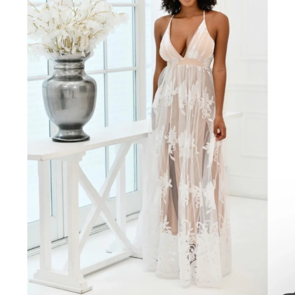 Luxxel Floral Lace Maxi Dress Women M White Nude Excellent Plunging V-Neck Gown